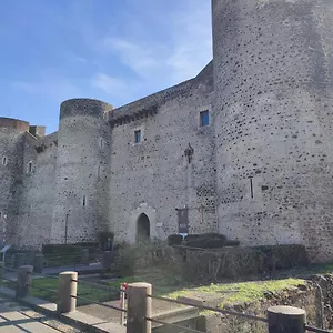 https://rainbow-house.taorminaitalyhotels.com